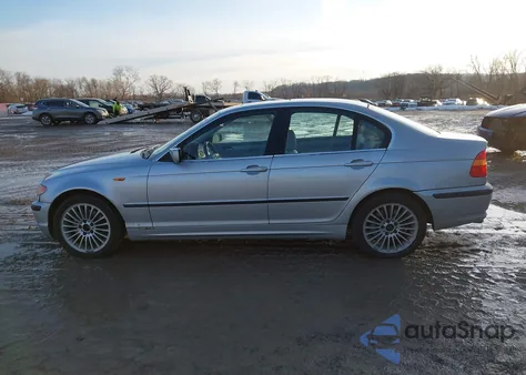 2003 BMW 330Xi z USA, uszkodzony, nr VIN WBAEW53473PG20291